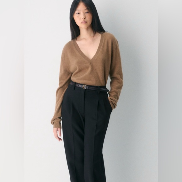 Aritzia Sweaters - Aritzia V-Neck Sweater in Warm Camel